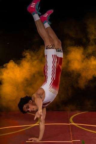 Example of the Show-Off Move pose
