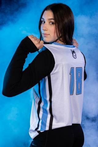 Example of the Over-the-Shoulder Name pose